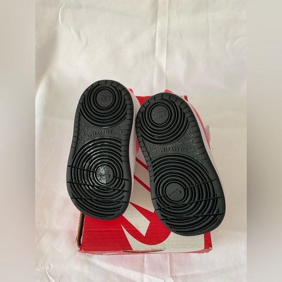 Nike Kids Sneakers - White and Neon Pink - Picture 8 of 8